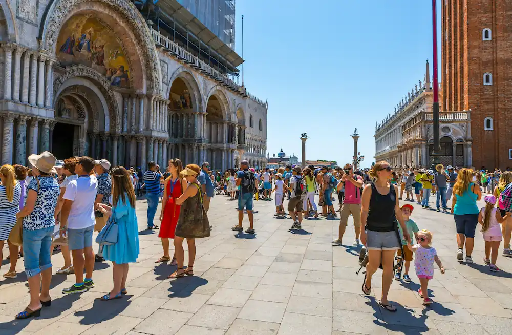 Free tours revolution, Local guides turn tours into memories