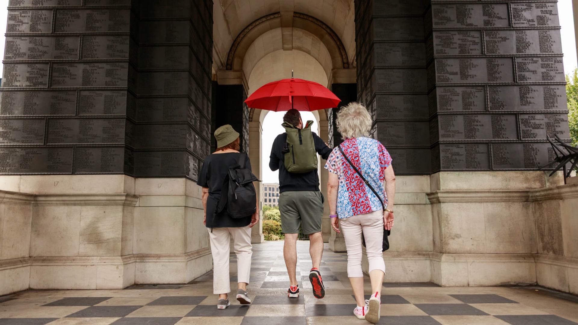 London tour image